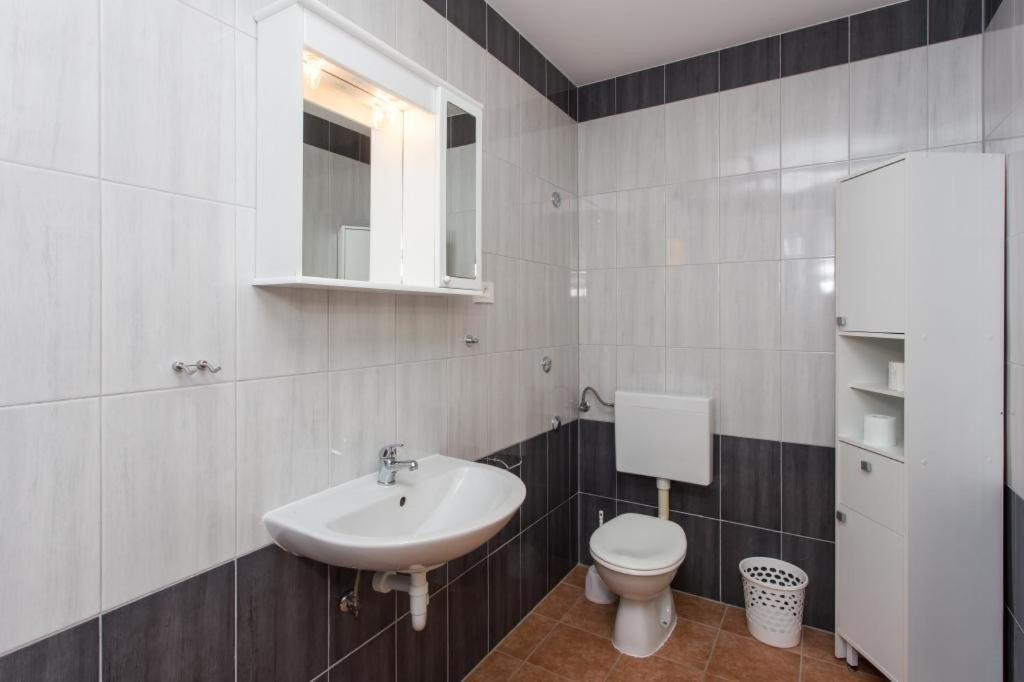 Apartments Bezek ترستينيك الغرفة الصورة